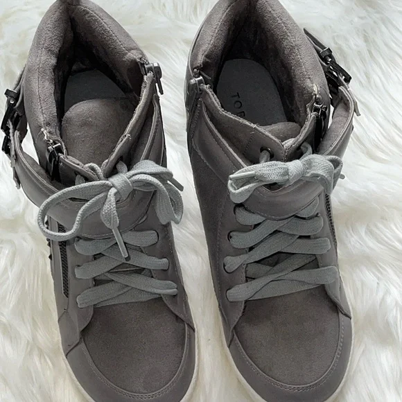 Stylish Gray High-Top Sneakers - Picture 4 of 7